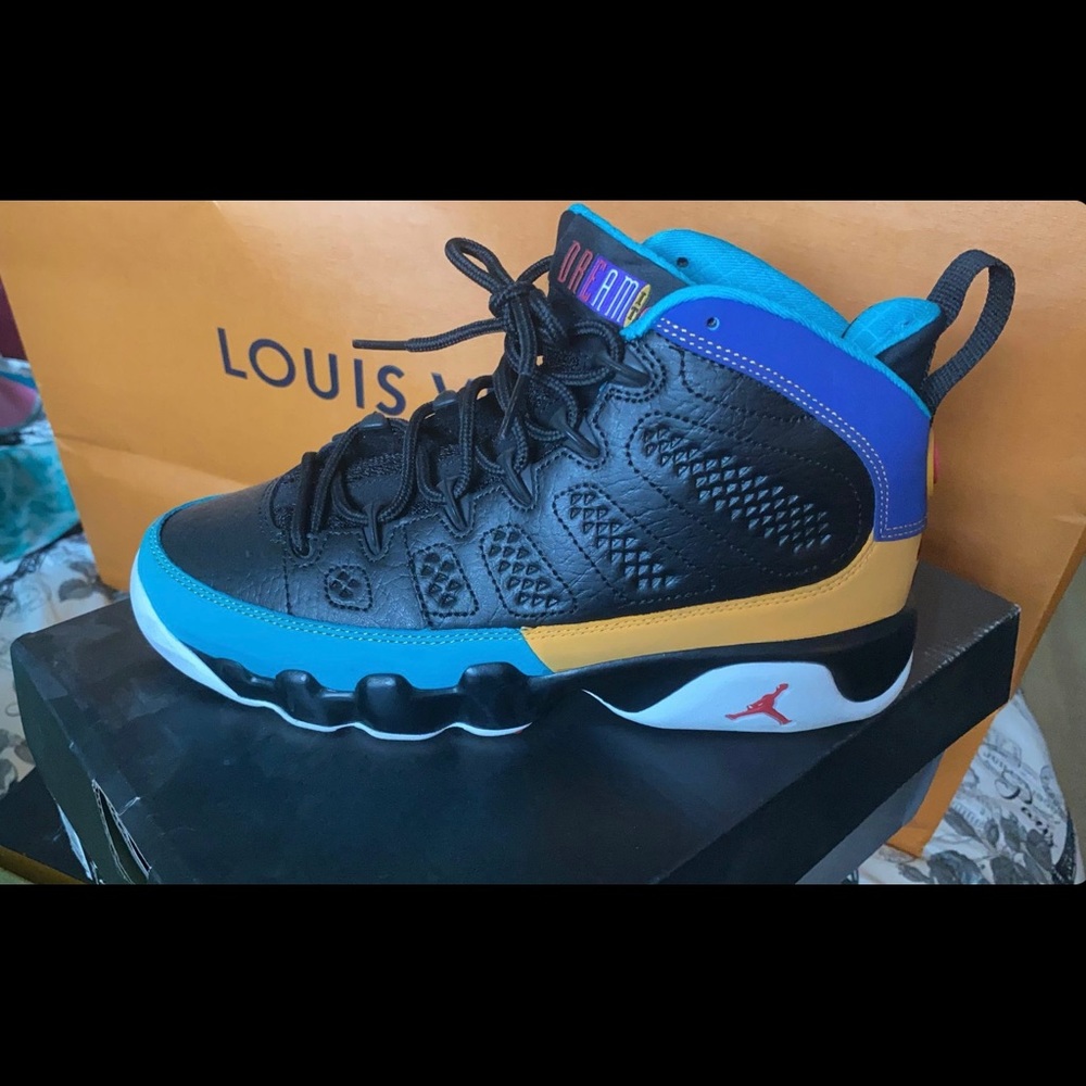 Shoes - Picture 5 of 5